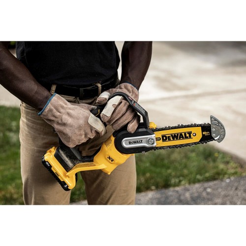 Мини-пила цепная аккумуляторная безщёточная DeWALT DCMPS520P1