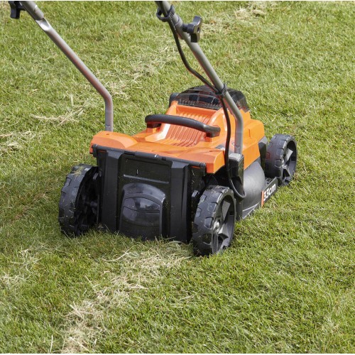 Газонокосарка акумуляторна 32см. BLACK+DECKER BCMW3318L2