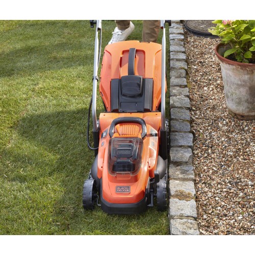 Газонокосарка акумуляторна 32см. BLACK+DECKER BCMW3318L2