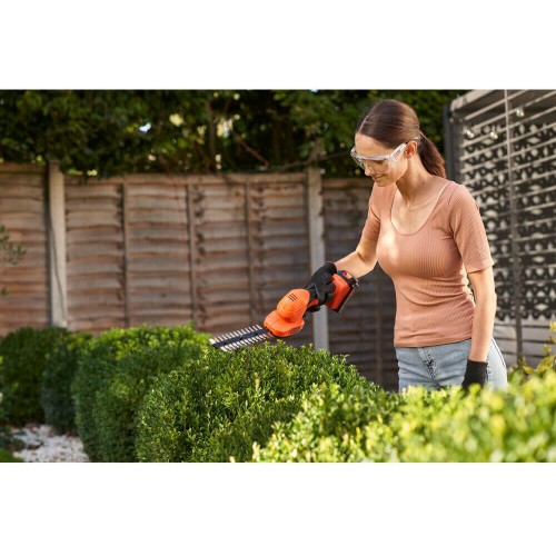 Кусторез-ножницы аккумуляторные 20 см; диаметр веток 18 мм; BLACK+DECKER BCSS18D1