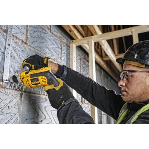 Дрель сетевая ударная 701 Вт; DeWALT DWD024