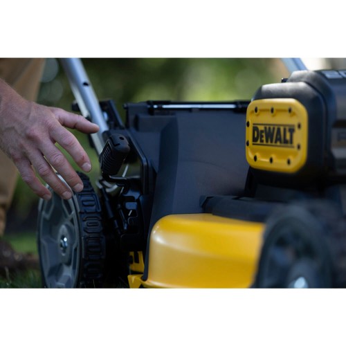 Газонокосилка аккумуляторная самоходная бесщёточная 53 см; DeWALT DCMWSP156W2