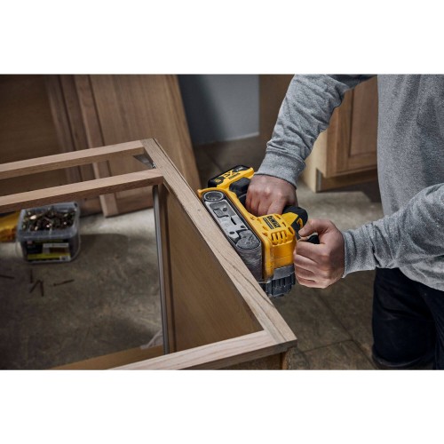 Шлифмашина ленточная аккумуляторная бесщёточная DeWALT DCW220P2