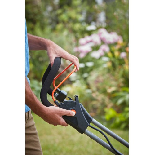 Газонокосилка аккумуляторная 32 см 3 800 об/мин BLACK+DECKER BCMW33184L2
