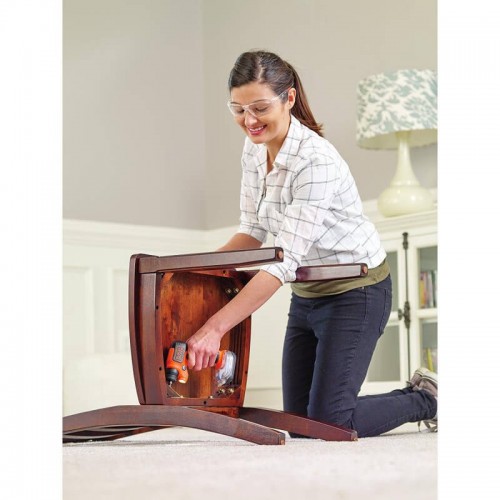 Отвертка-фонарь аккумуляторная 1.4 Ач; 5.5 Нм; BLACK+DECKER BDCSFS30C