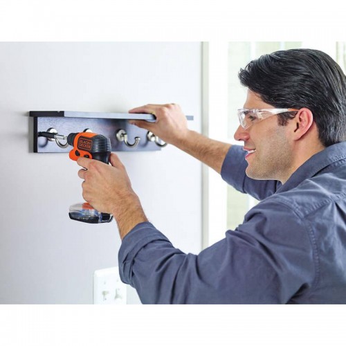 Отвертка-фонарь аккумуляторная 1.4 Ач; 5.5 Нм; BLACK+DECKER BDCSFS30C