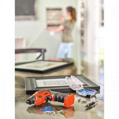 Отвертка-фонарь аккумуляторная 1.4 Ач; 5.5 Нм; BLACK+DECKER BDCSFS30C